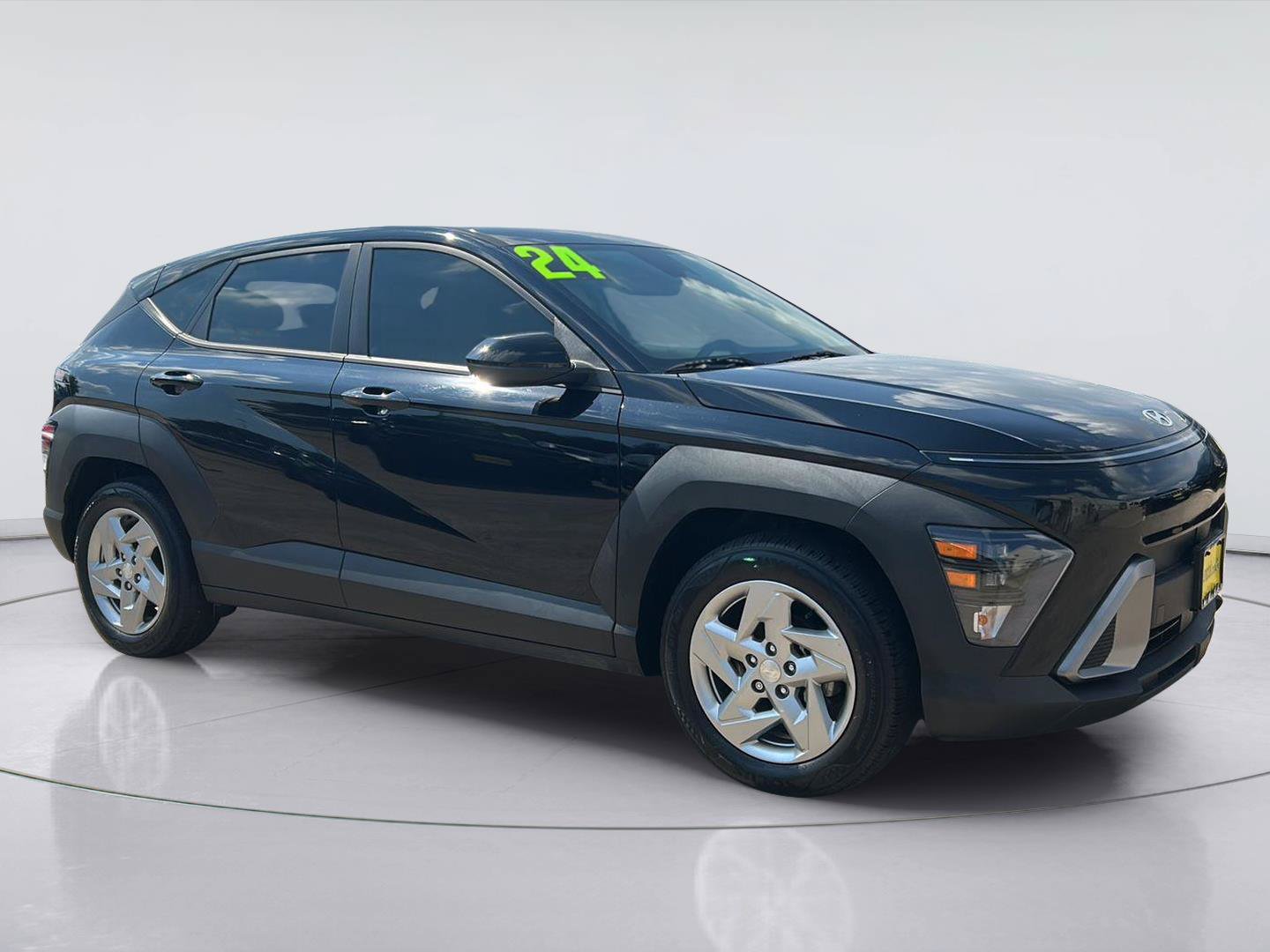 Used 2024 Hyundai Kona SE FWD image 3