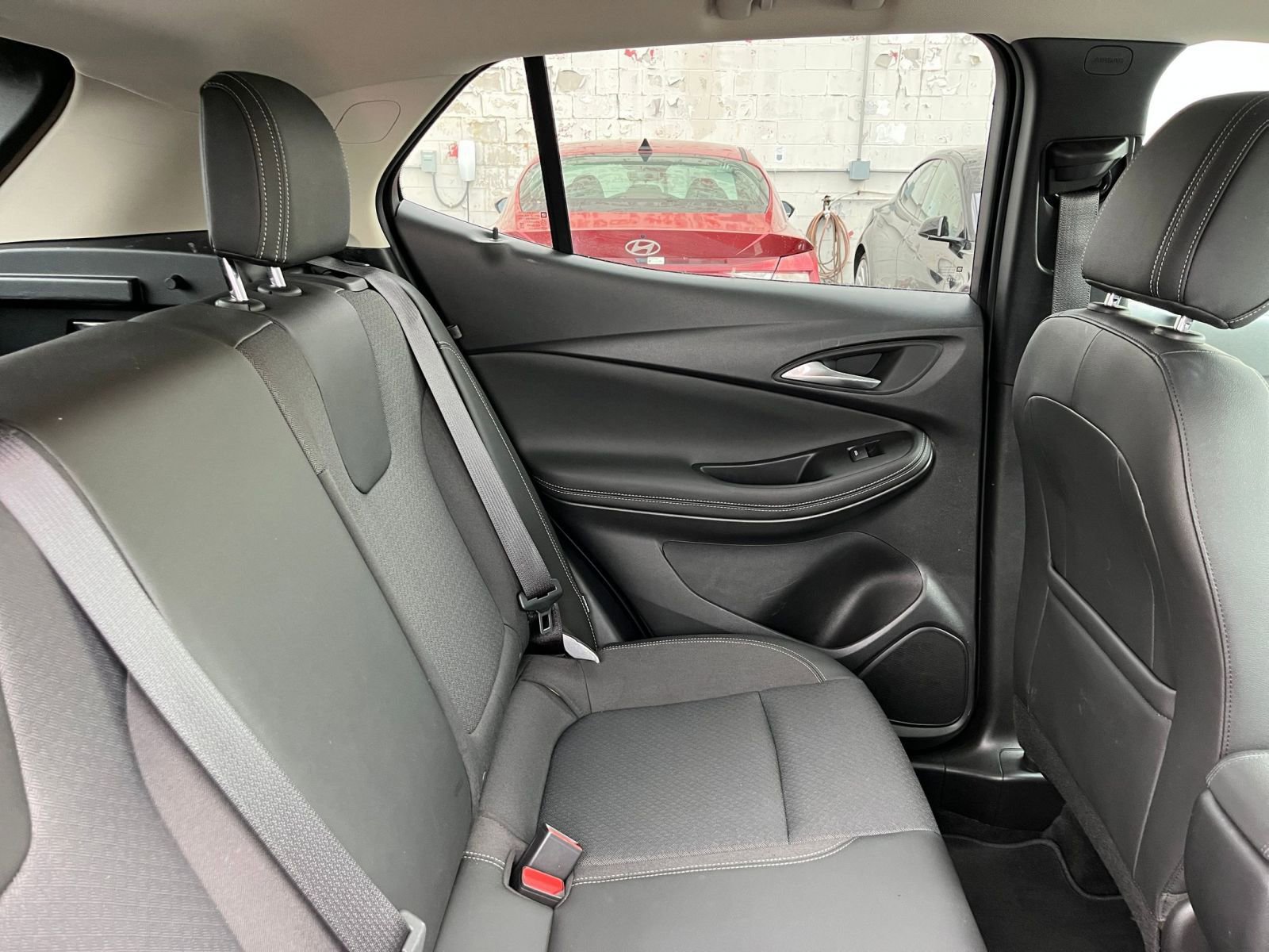 Used 2025 Buick Encore GX Preferred image 36