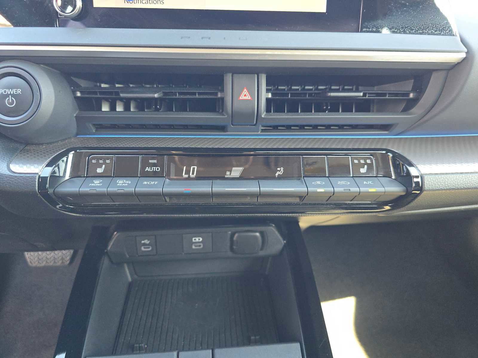 Used 2025 Toyota Prius XLE FWD image 32