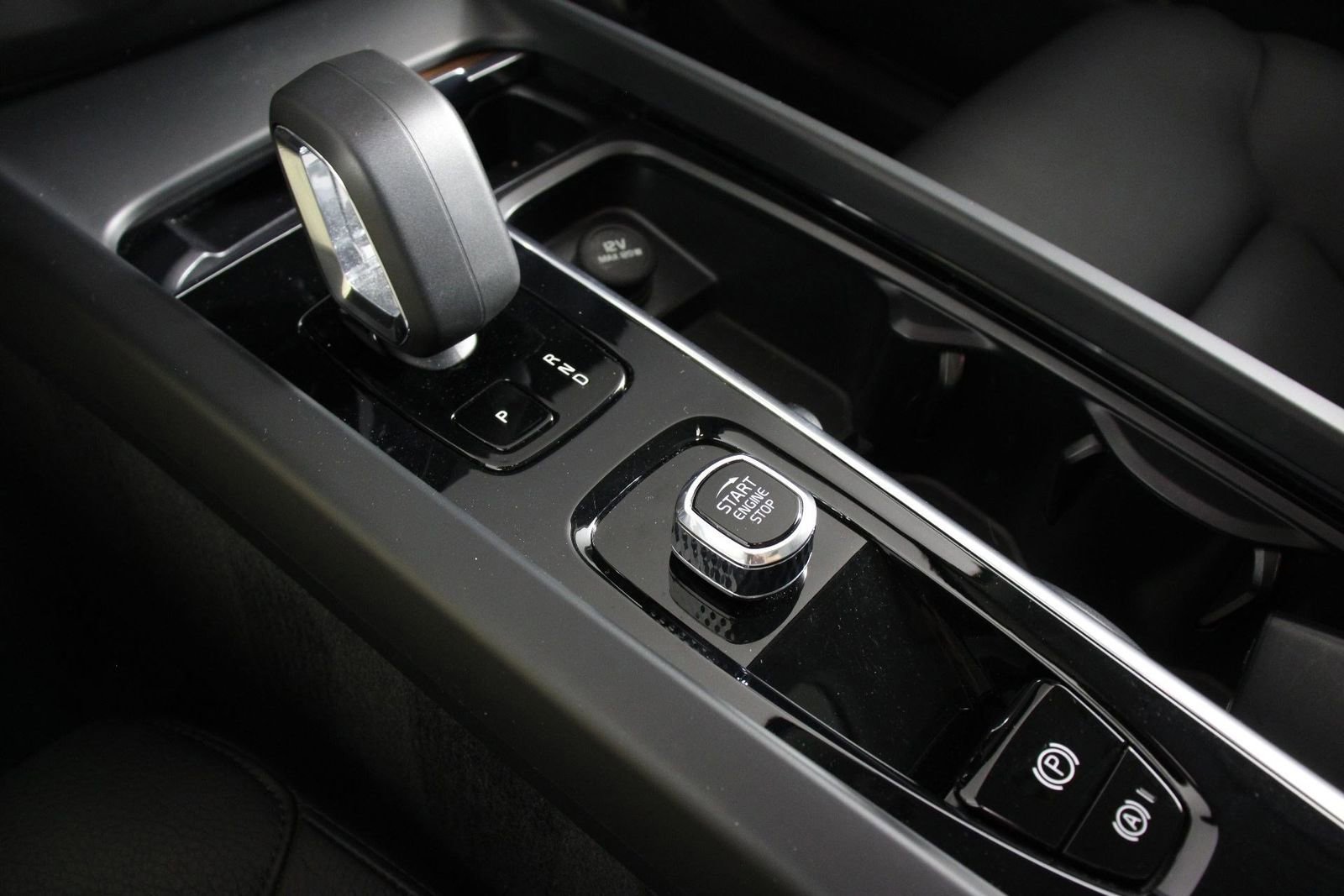 Certified 2023 Volvo XC60 T8 Plus AWD/4WD image 15