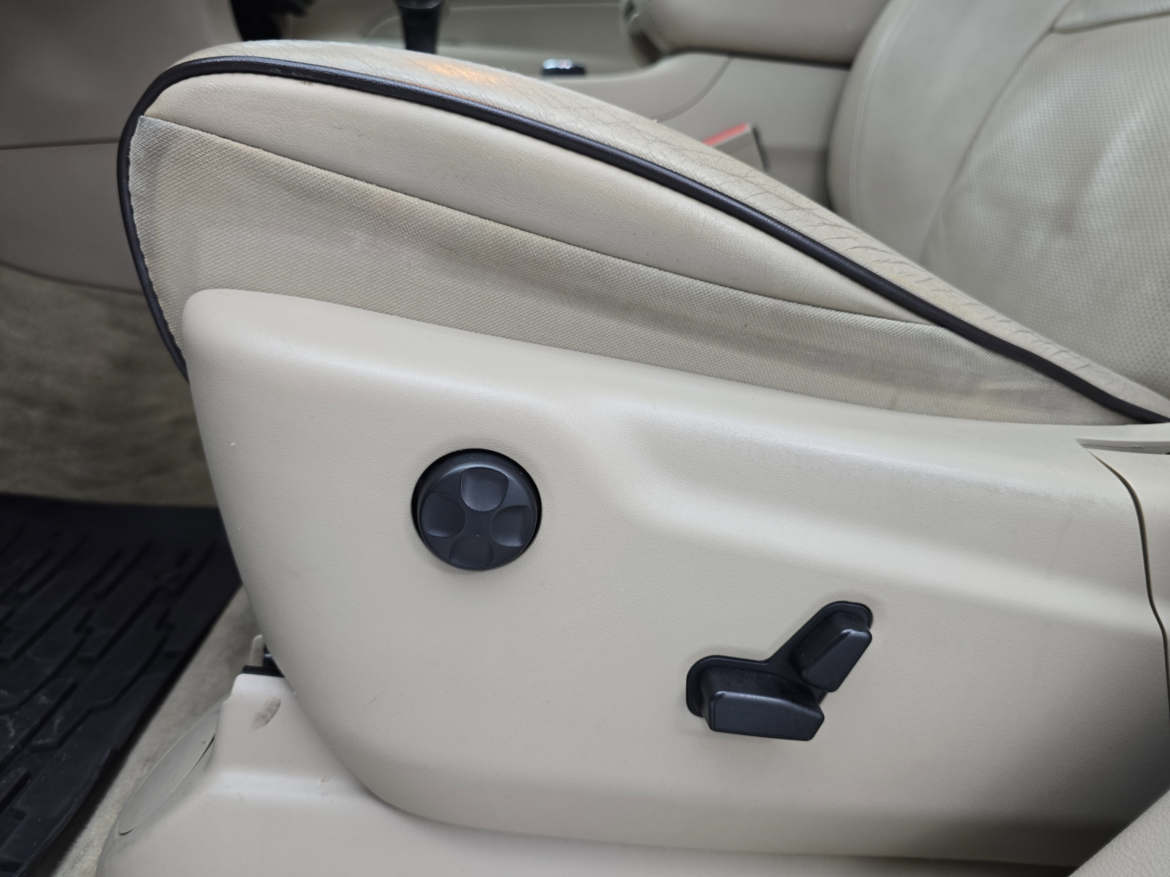 Used 2014 Jeep Grand Cherokee Overland image 29