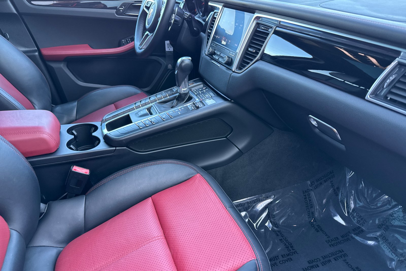 Used 2018 Porsche Macan image 16