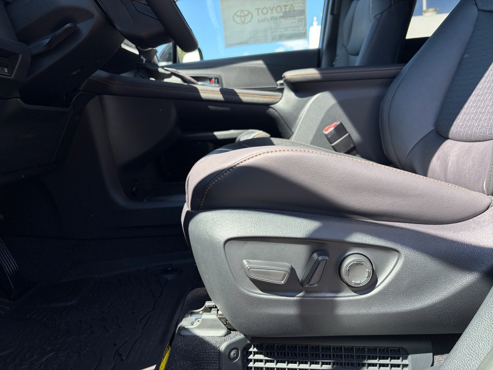 New 2026 Toyota Sienna XLE Woodland Edition AWD/4WD image 14