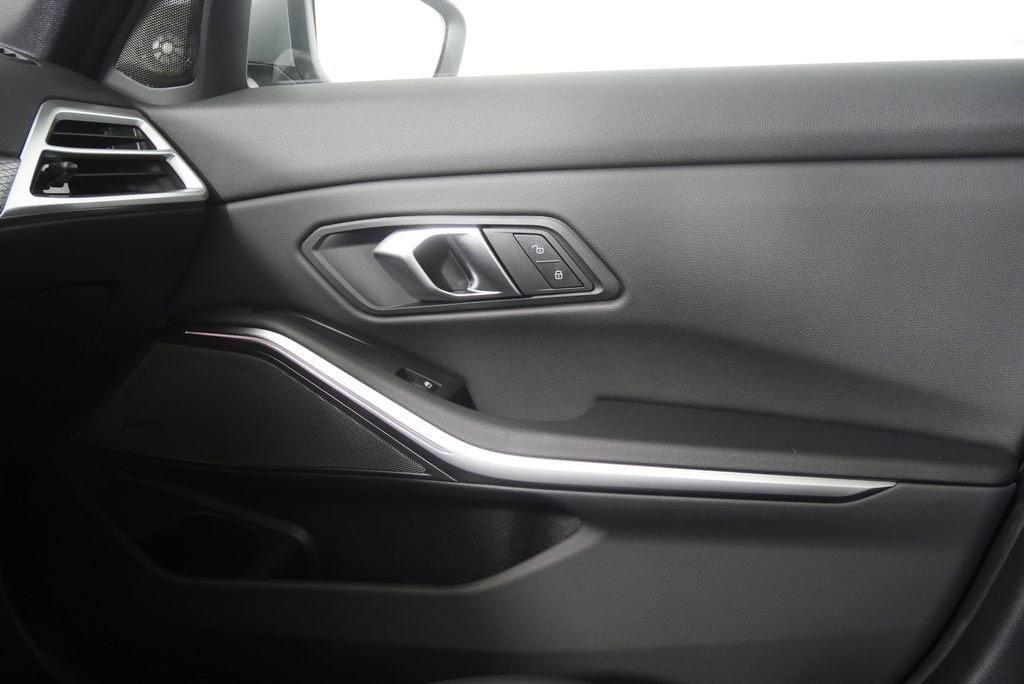 Used 2026 BMW 330i Sedan w/ Premium Package image 25