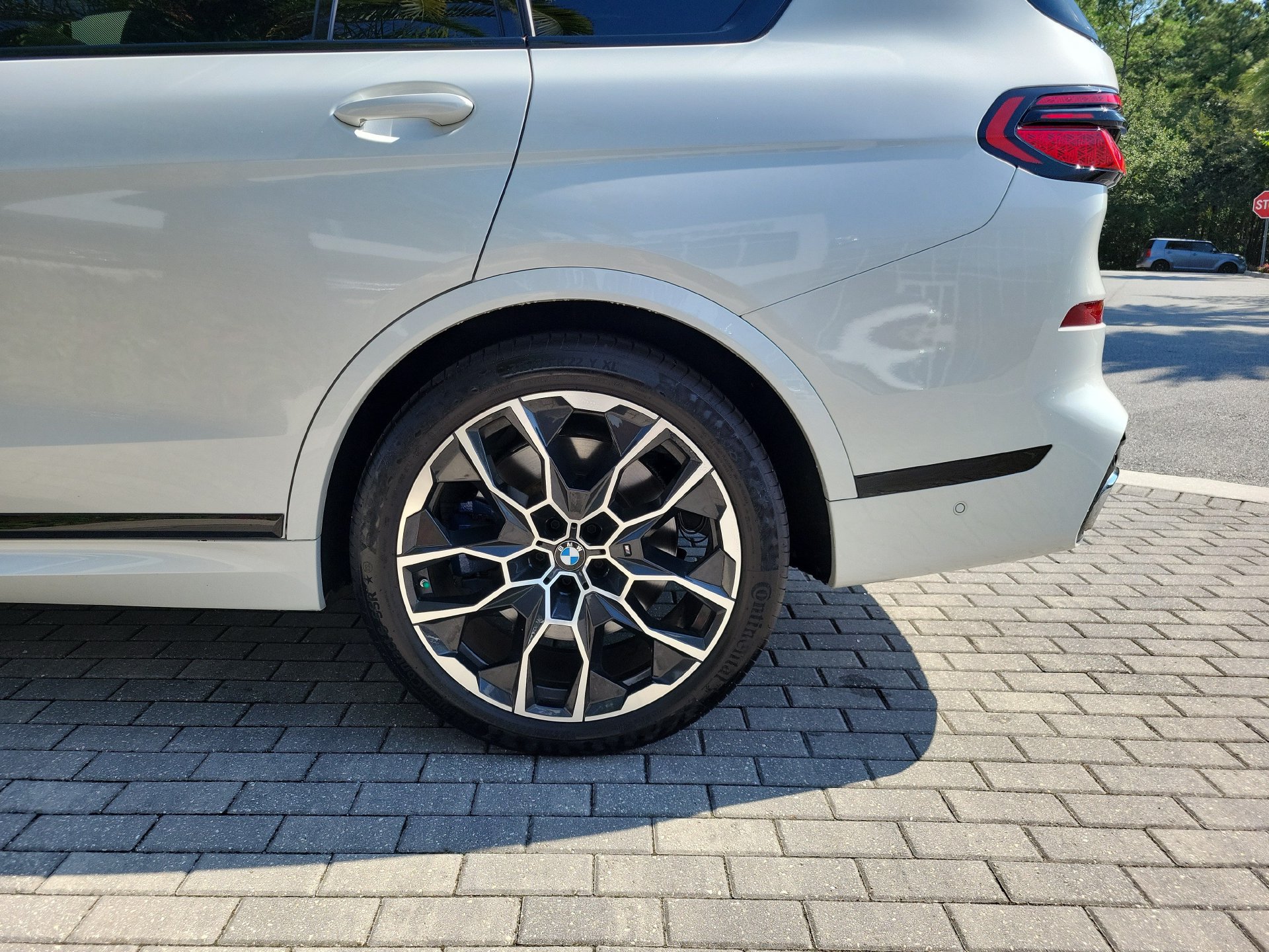 Used 2025 BMW X7 M60i AWD/4WD image 8