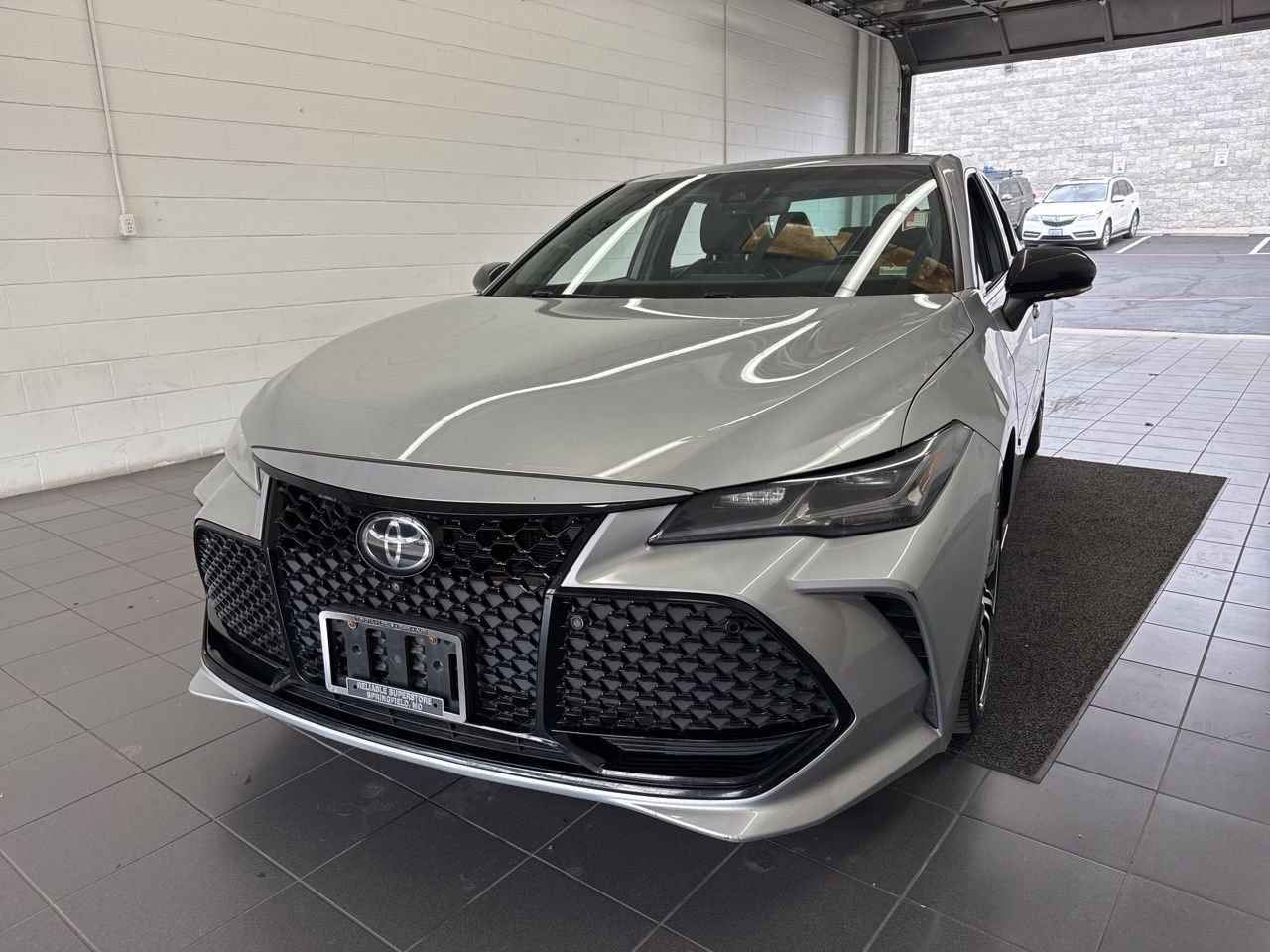 Used 2020 Toyota Avalon Touring w/ Advanced Safety Package image 3