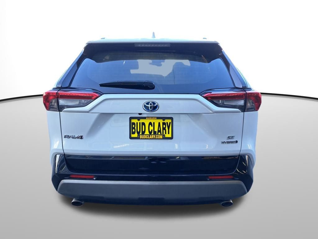 Used 2023 Toyota RAV4 SE image 5