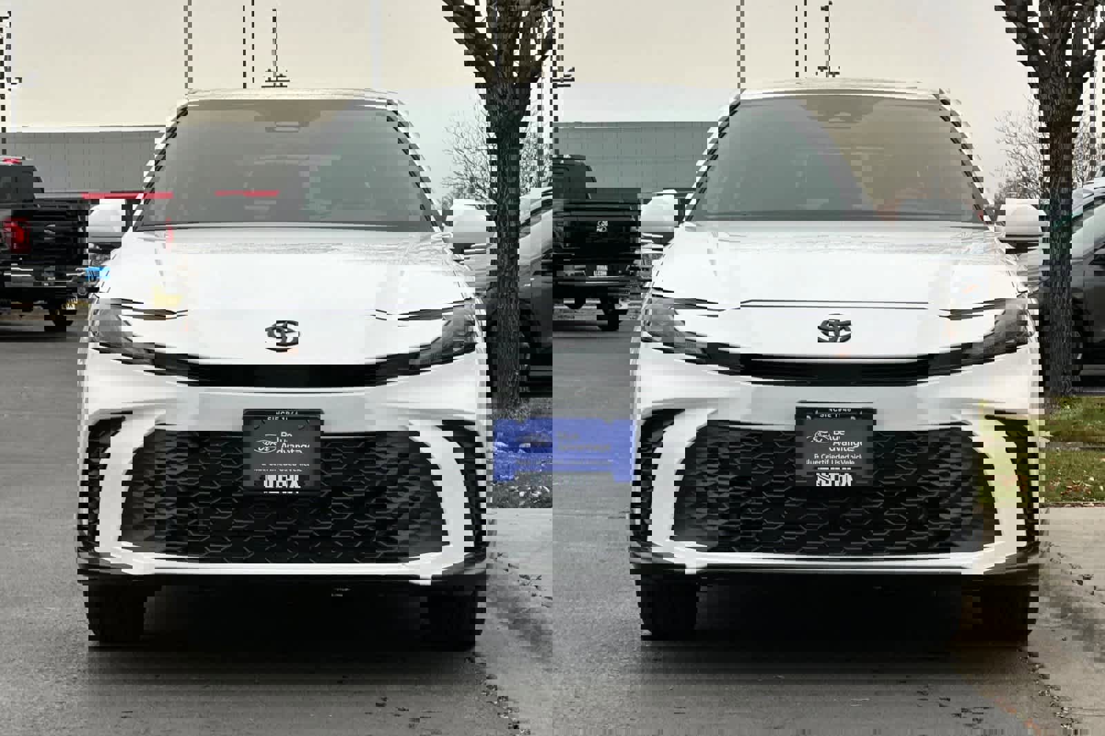 Used 2025 Toyota Camry SE image 10