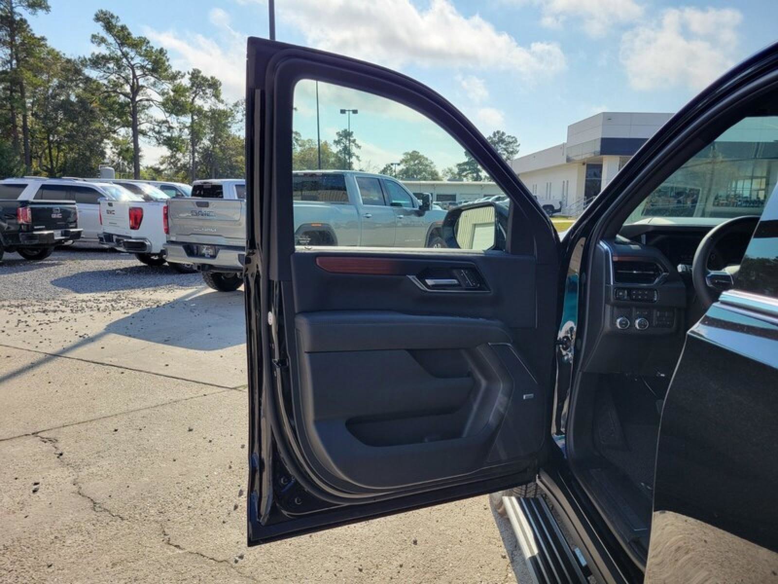 New 2026 GMC Yukon XL Denali image 14