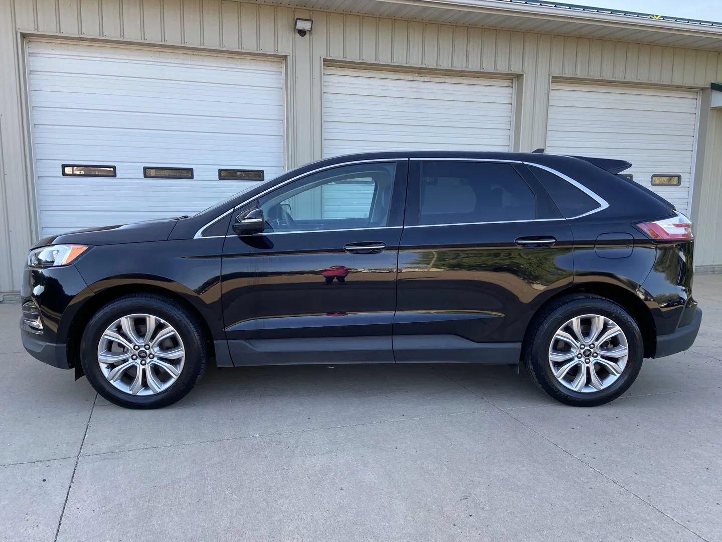 Used 2024 Ford Edge Titanium AWD/4WD image 4