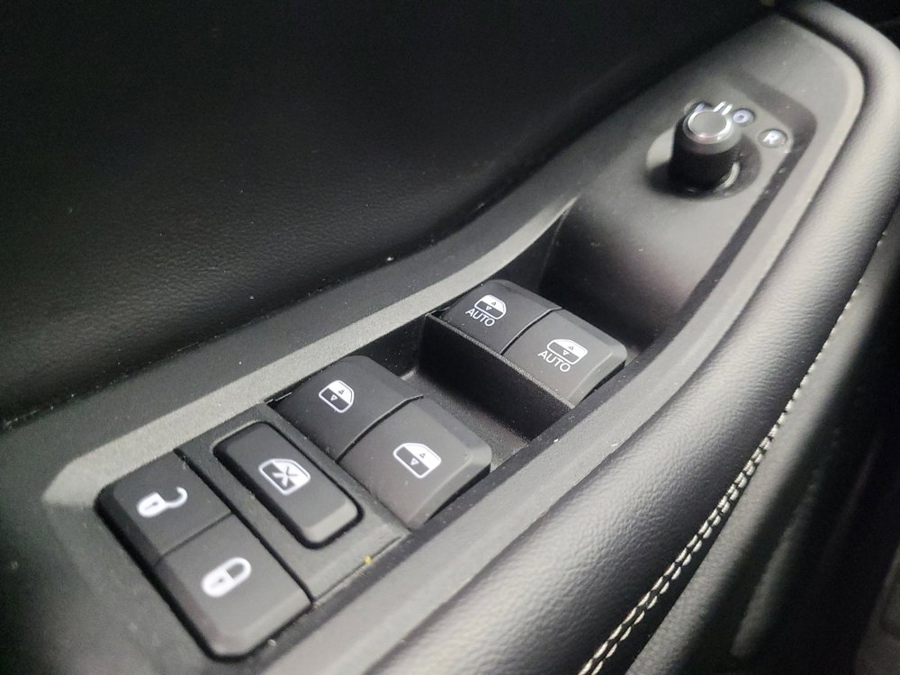 Used 2023 Jeep Grand Cherokee Laredo image 27