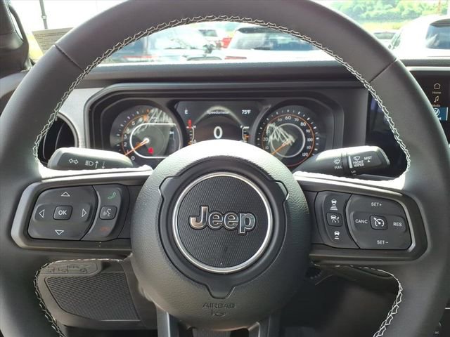 Used 2025 Jeep Gladiator Sport AWD/4WD image 17