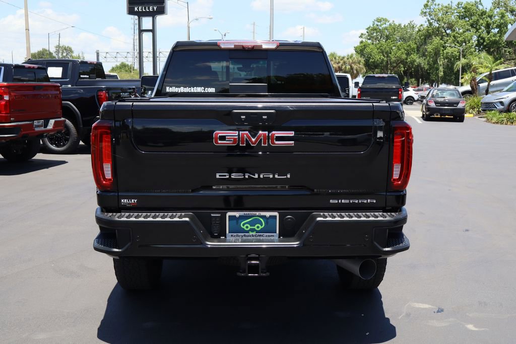 Used 2022 GMC Sierra 2500 Denali w/ Denali Black Diamond Edition AWD/4WD image 8