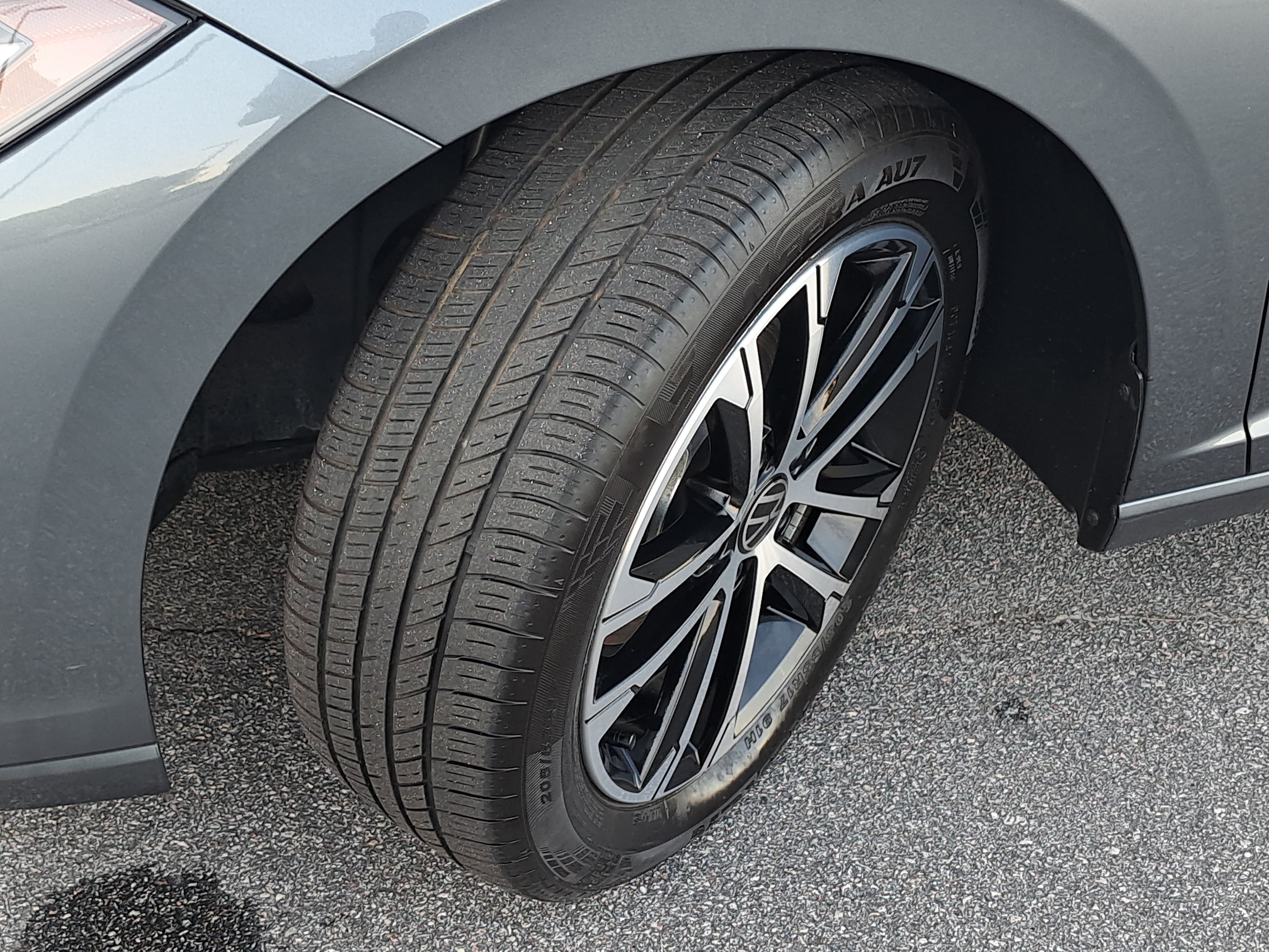 Certified 2025 Volkswagen Jetta Sport FWD image 32