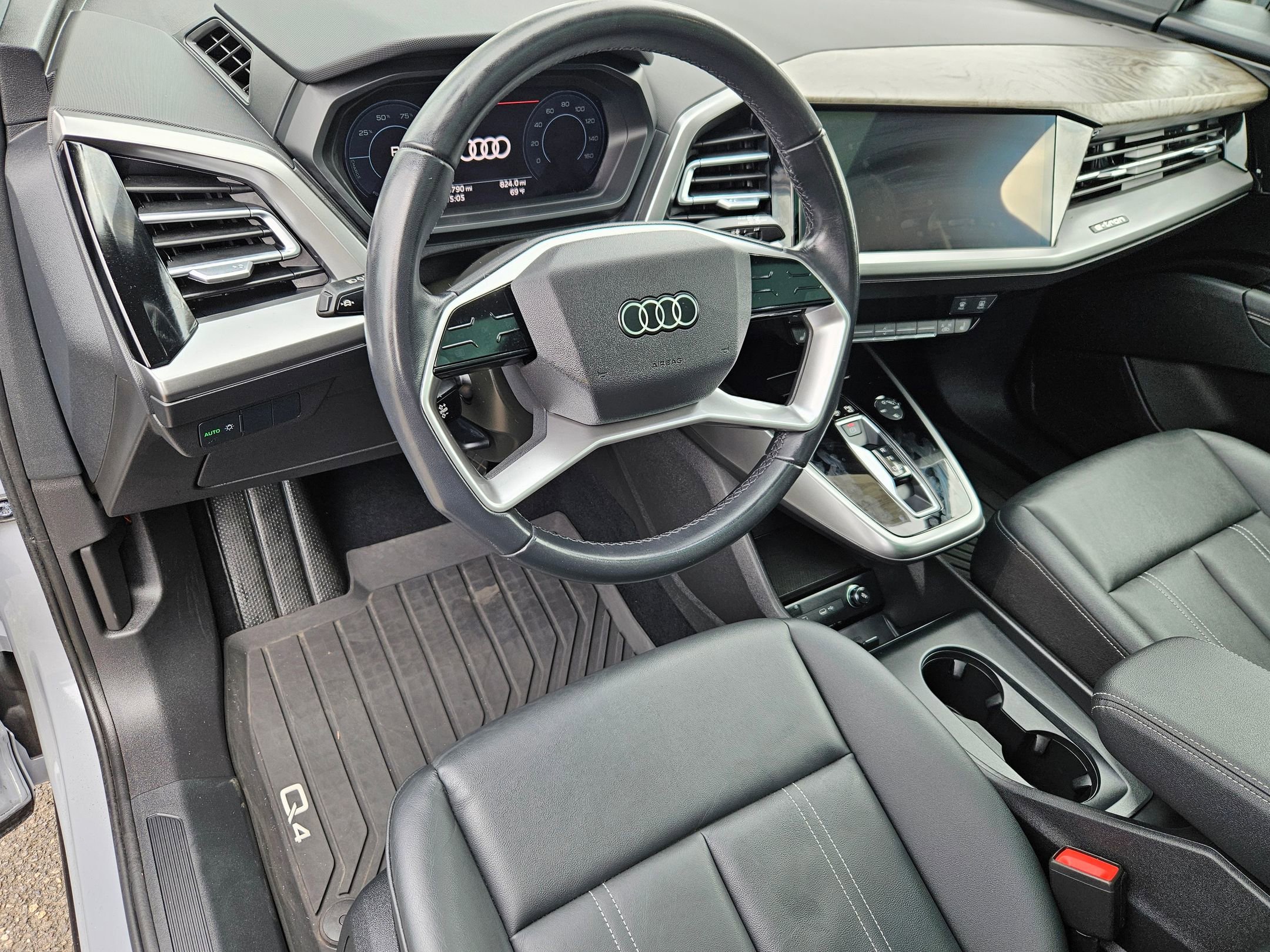 Used 2023 Audi Q4 e-tron Premium w/ Convenience Package AWD/4WD image 12