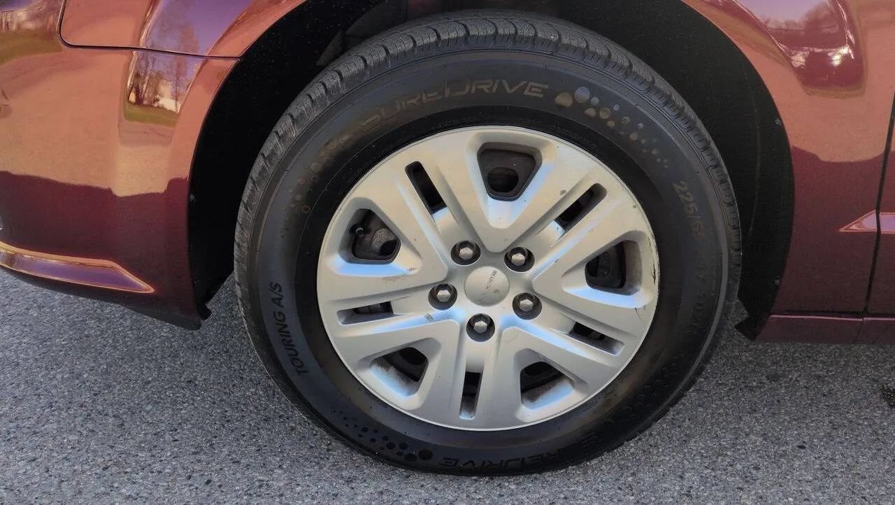 Used 2018 Dodge Grand Caravan SE FWD image 10