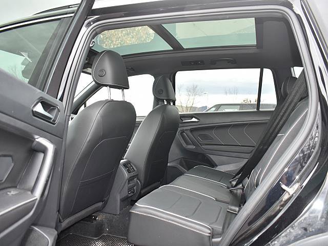 Used 2022 Volkswagen Tiguan SEL R-Line image 12