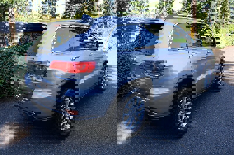 Used 2015 Jeep Grand Cherokee Limited image 3