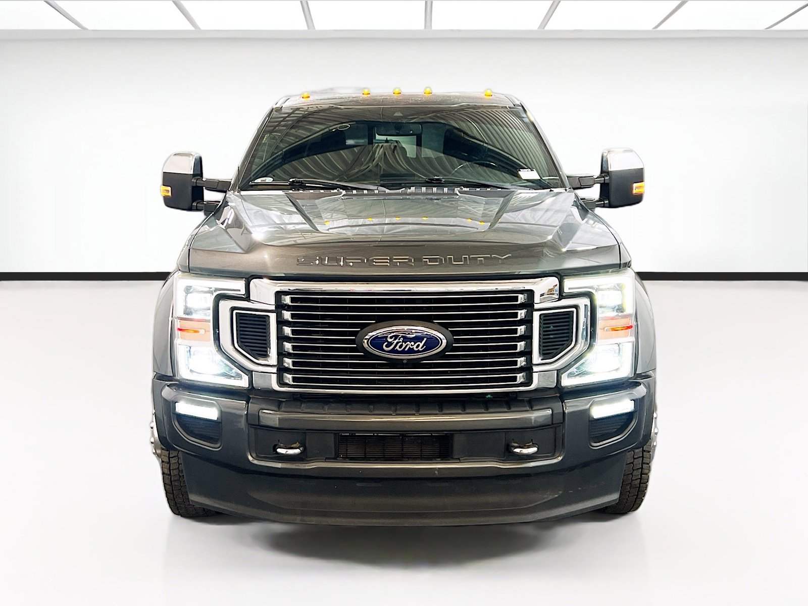 Used 2020 Ford F450 Platinum w/ FX4 Off-Road Package AWD/4WD image 2