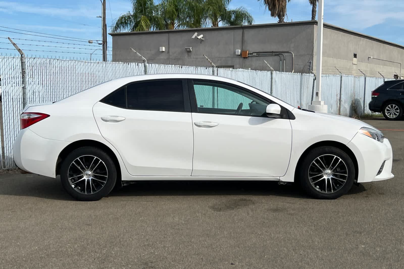 Used 2016 Toyota Corolla LE FWD image 6