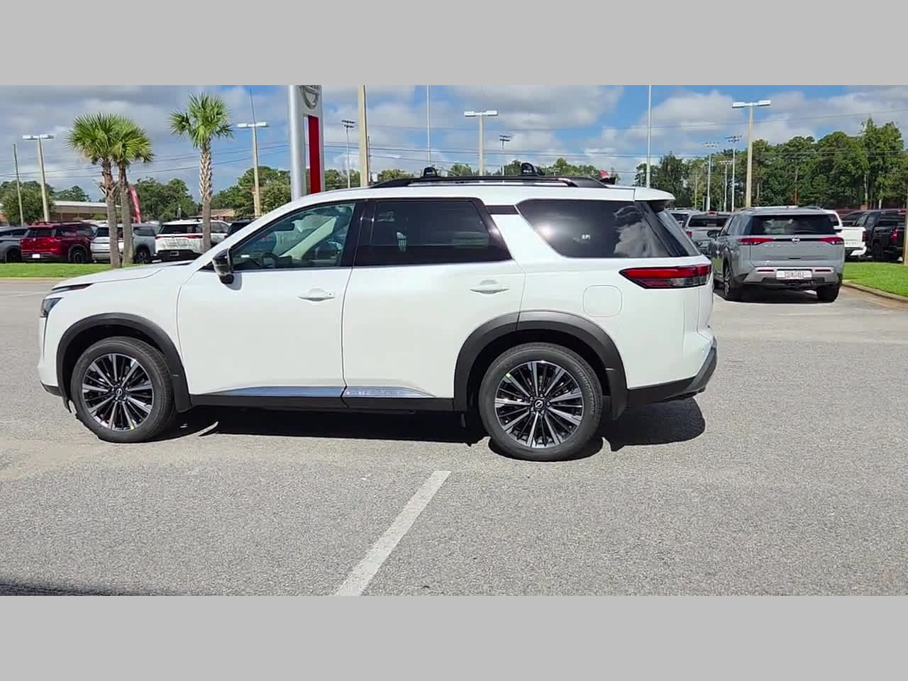 New 2026 Nissan Pathfinder Platinum FWD image 27