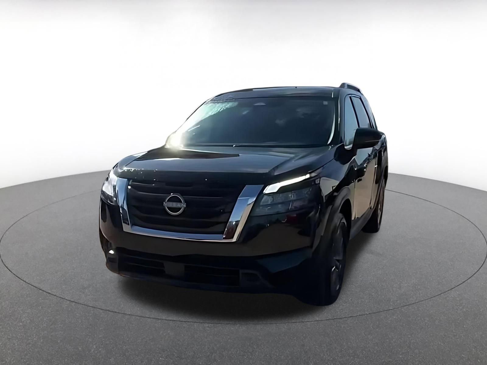 Used 2025 Nissan Pathfinder SV image 7