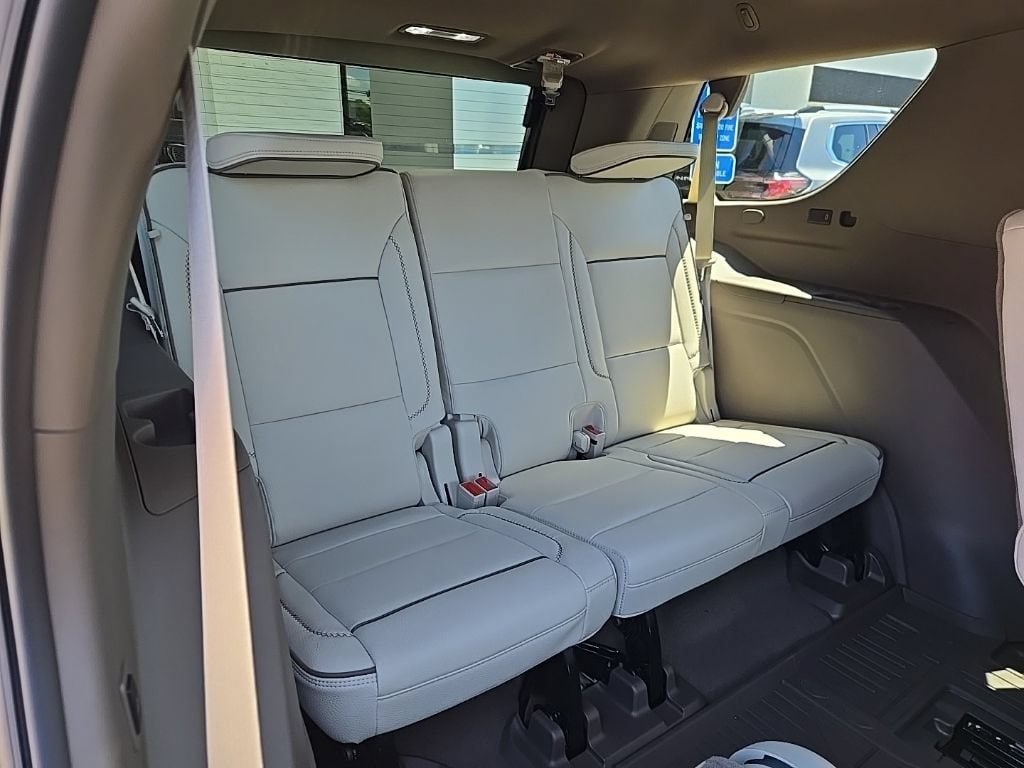 New 2026 GMC Yukon Denali w/ Sun & Power Step Package AWD/4WD image 14
