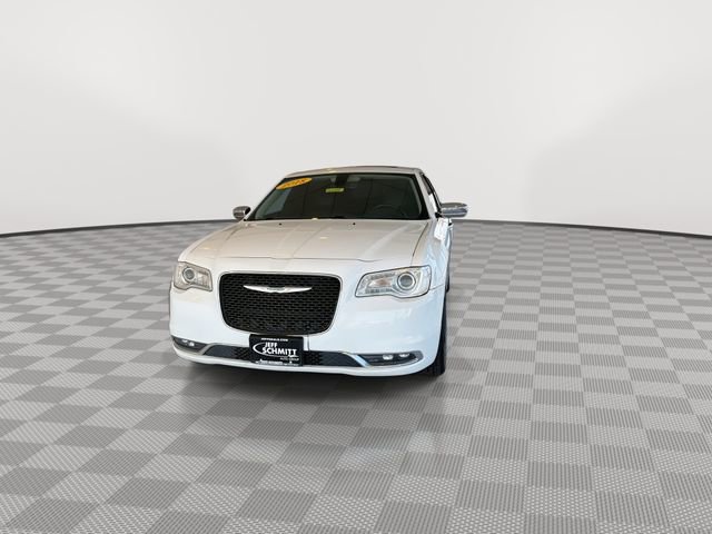 Used 2018 Chrysler 300 Limited image 4