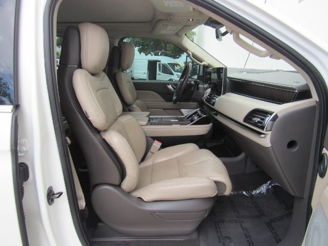 Used 2022 Lincoln Navigator Reserve image 23