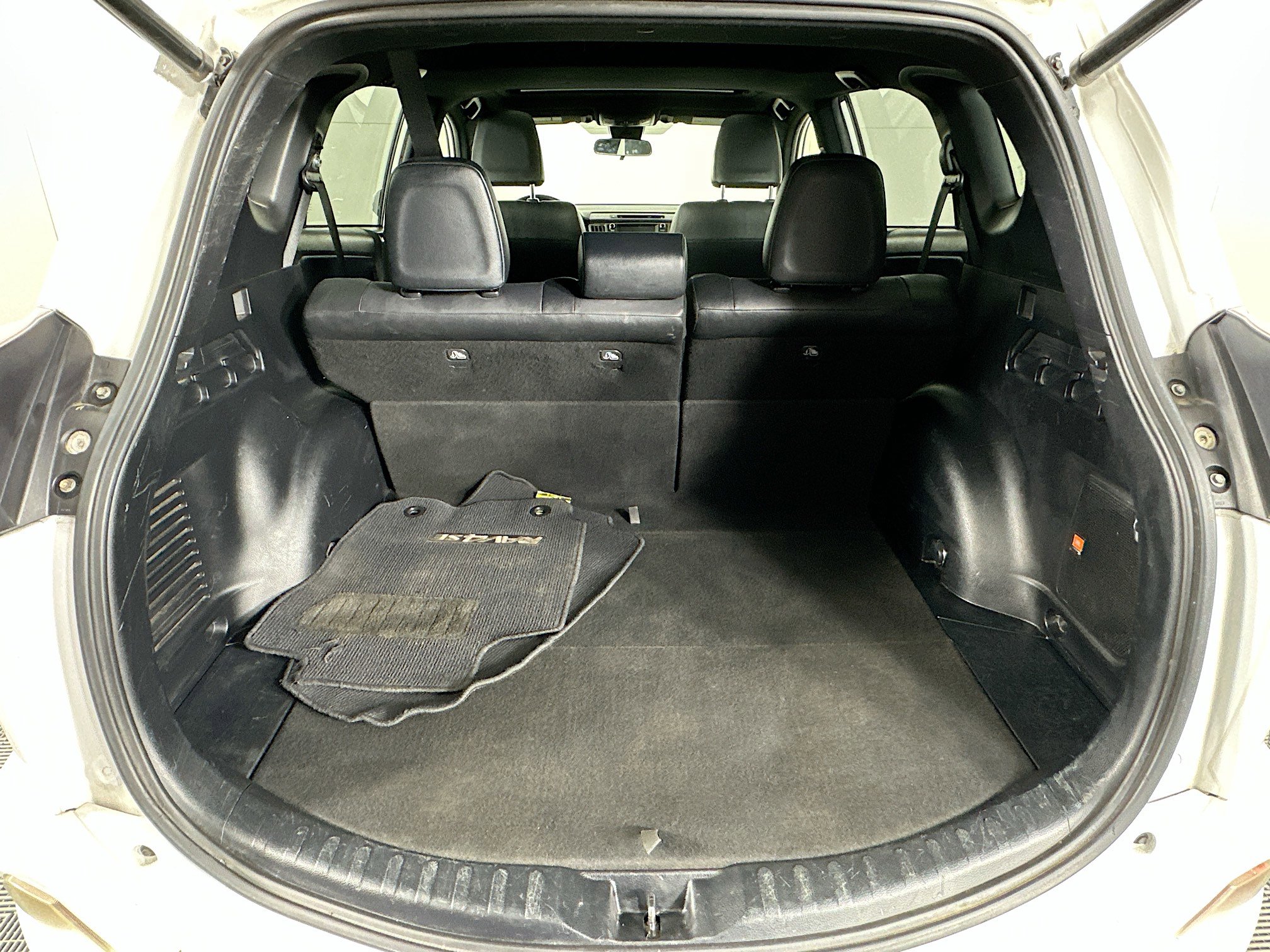 Used 2016 Toyota RAV4 SE image 29