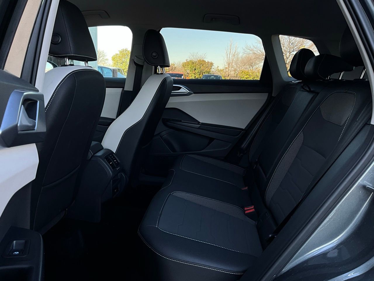 Used 2025 Volkswagen Taos SE image 12