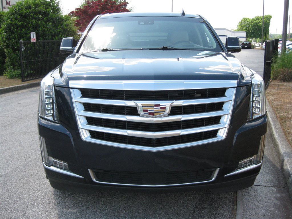 Used 2020 Cadillac Escalade Premium Luxury RWD image 2