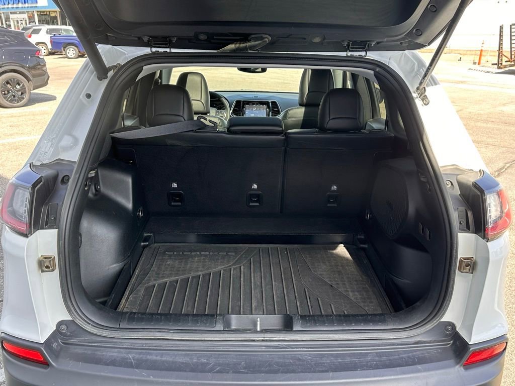 Used 2022 Jeep Cherokee Limited w/ Mopar Interior Package AWD/4WD image 16