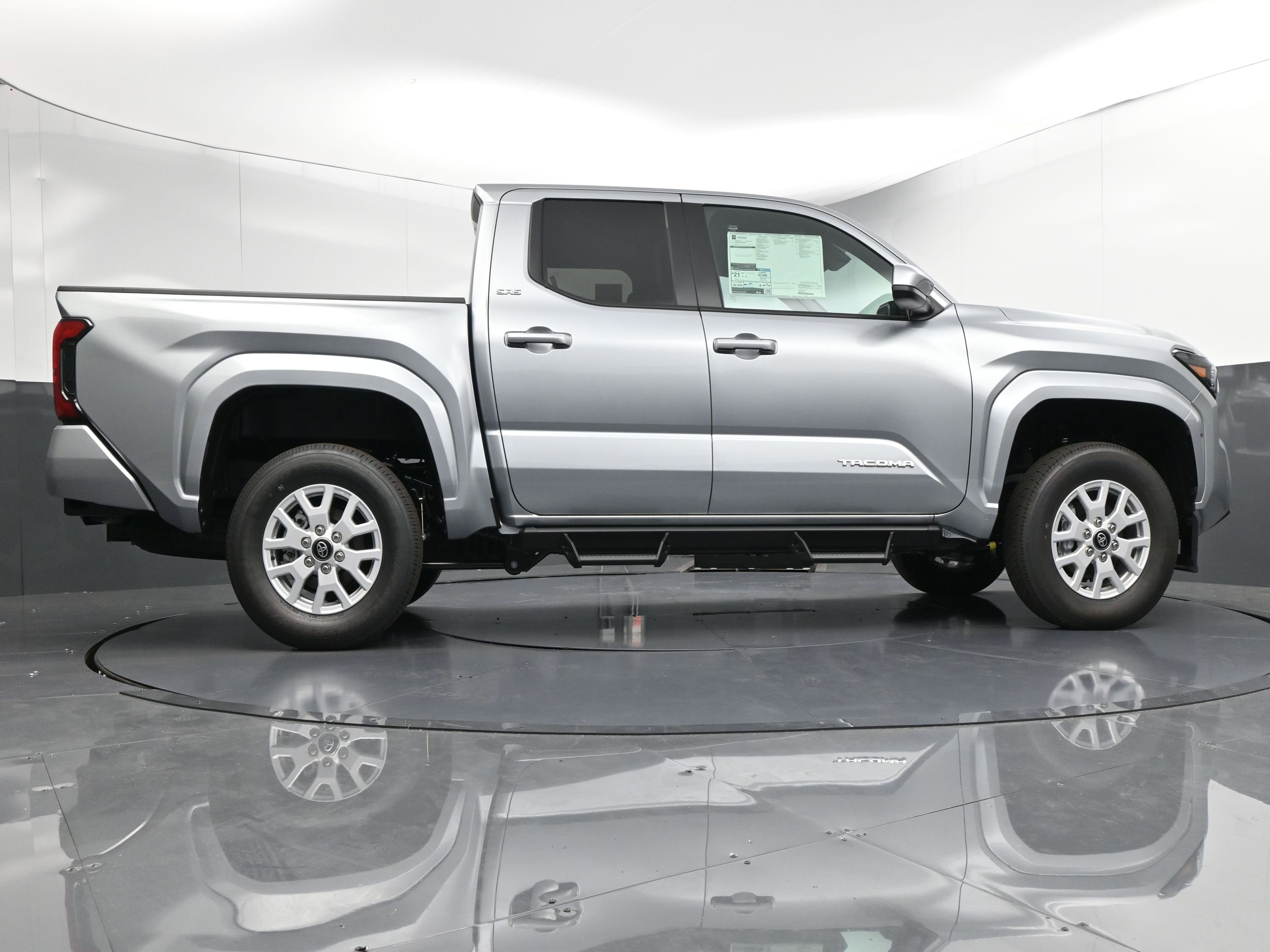Used 2024 Toyota Tacoma SR5 w/ SR5 Upgrade Package image 29