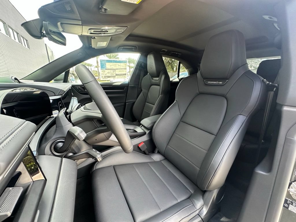 Used 2026 Porsche Macan Electric RWD image 5