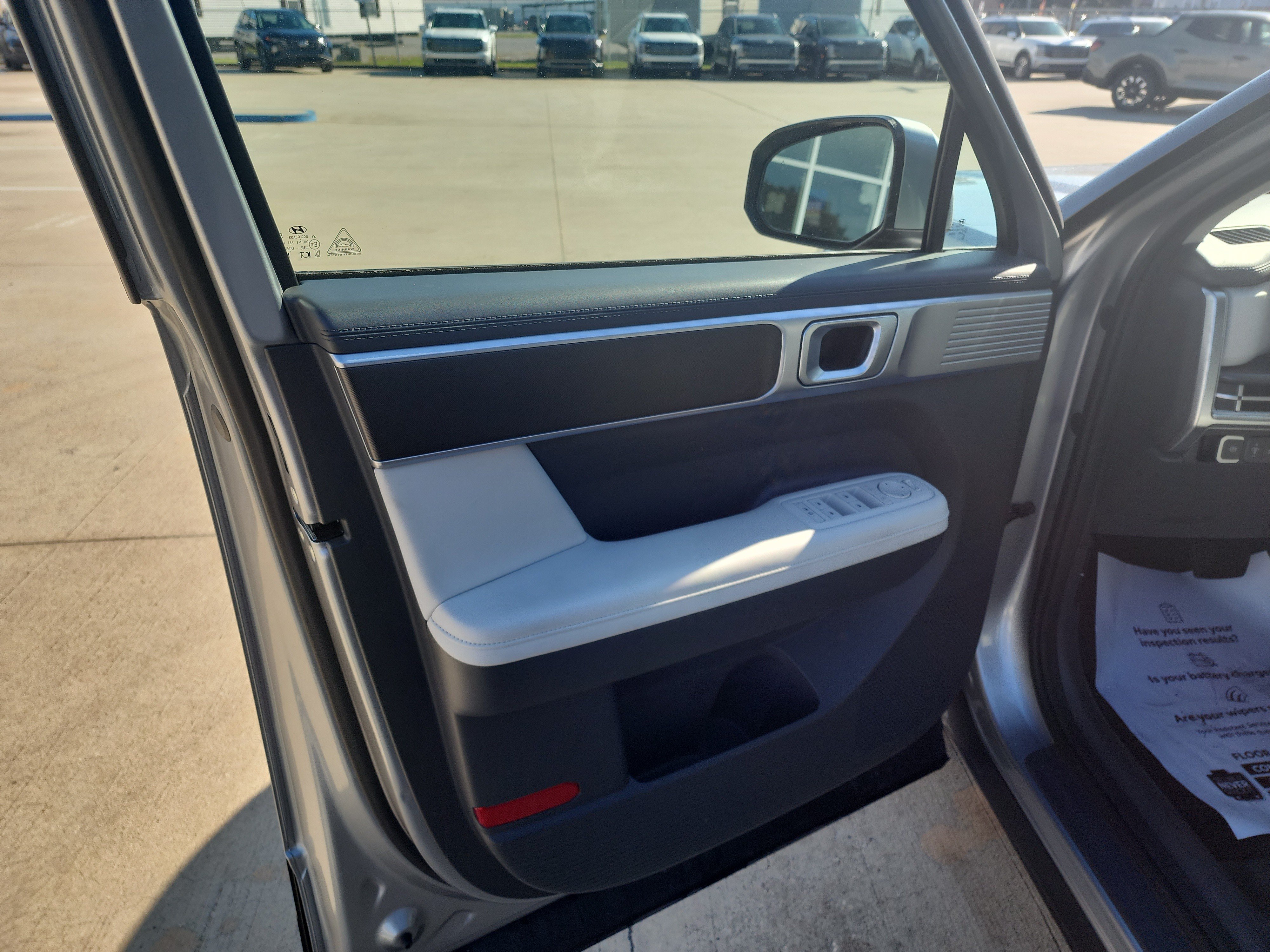 Used 2025 Hyundai Santa Fe SEL FWD image 9
