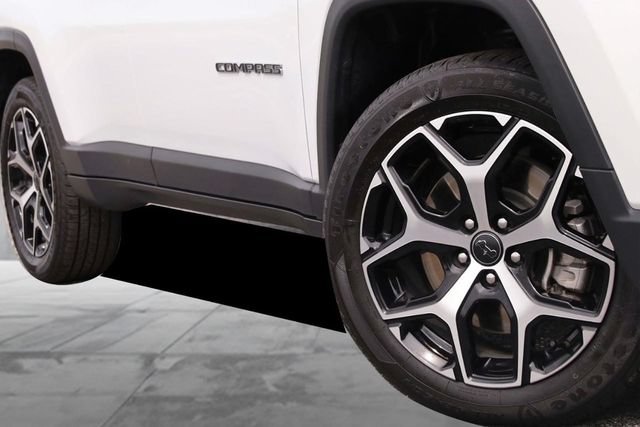 Used 2025 Jeep Compass Limited AWD/4WD image 2