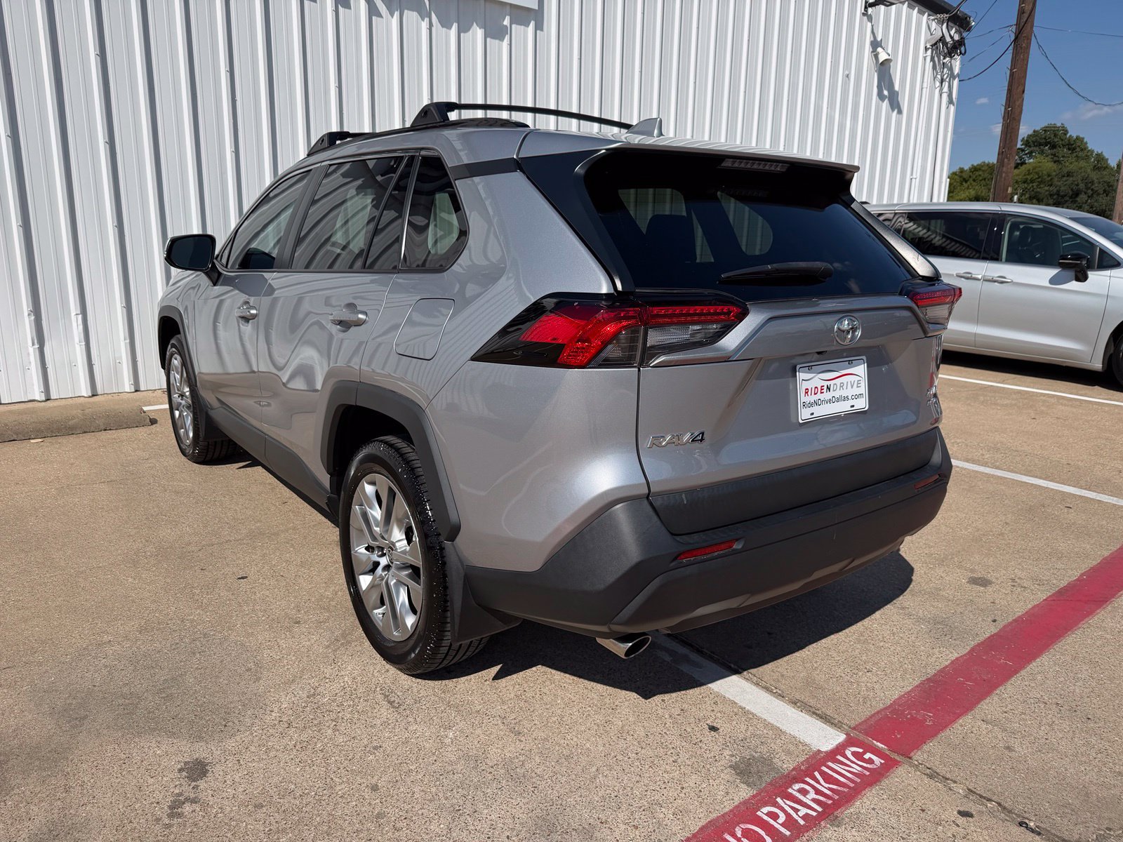 Used 2023 Toyota RAV4 XLE Premium AWD/4WD image 4