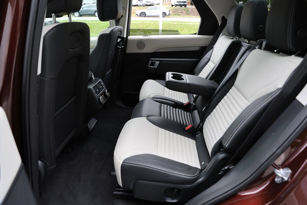 Used 2026 Land Rover Discovery Limited Edition AWD/4WD image 7