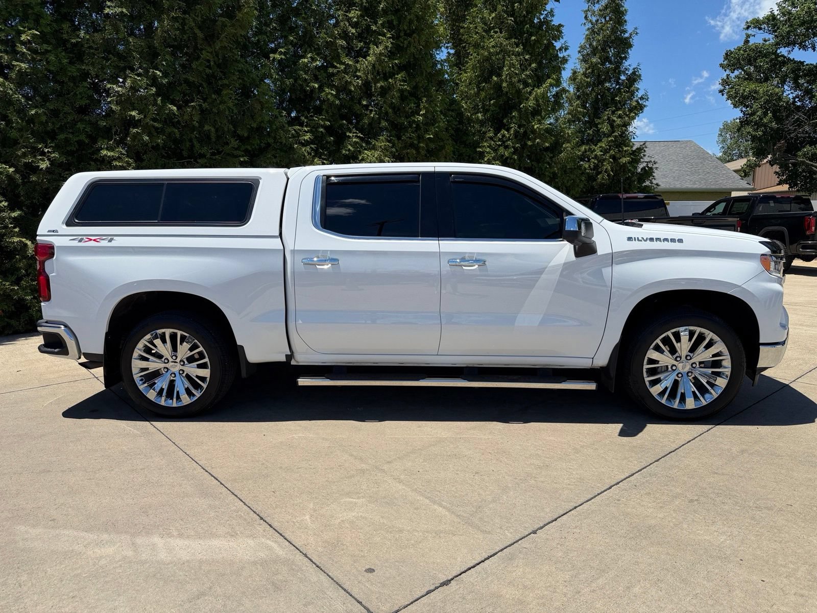 Used 2023 Chevrolet Silverado 1500 LTZ w/ Technology Package AWD/4WD image 12