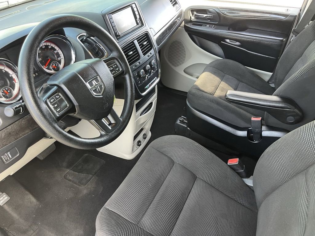 Used 2020 Dodge Grand Caravan SE w/ UConnect Hands-Free Group FWD image 18