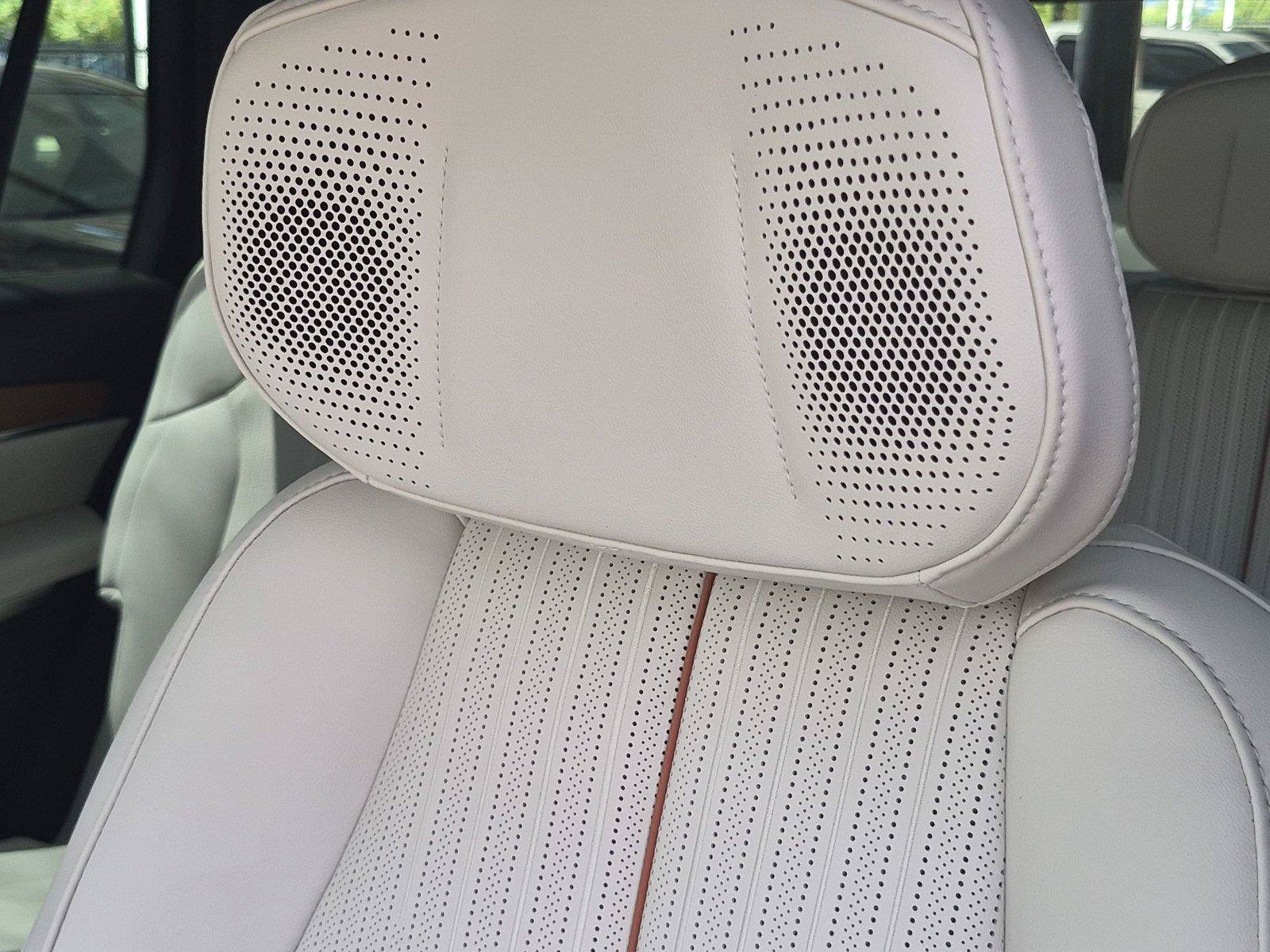 New 2027 Cadillac Vistiq Sport w/ LPO, Floor Liner Package AWD/4WD image 12