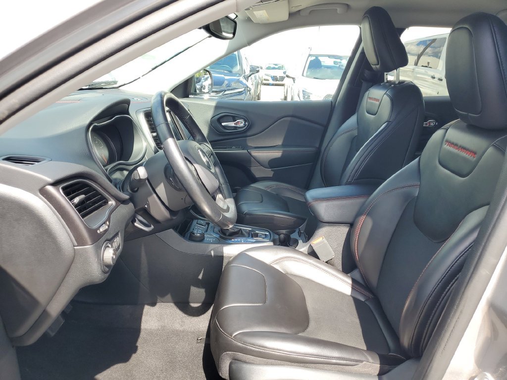 Used 2020 Jeep Cherokee Trailhawk w/ Cold Weather Group AWD/4WD image 10
