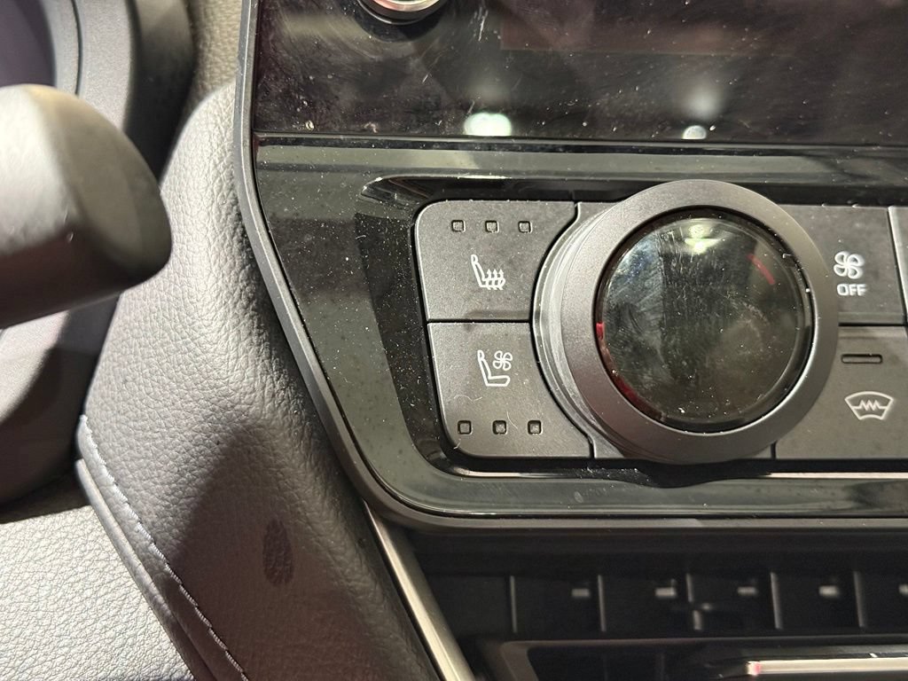 Certified 2024 Toyota Grand Highlander AWD image 31