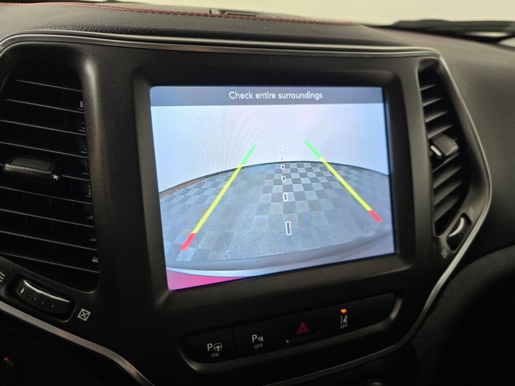 Used 2021 Jeep Cherokee Trailhawk w/ Technology Group image 29