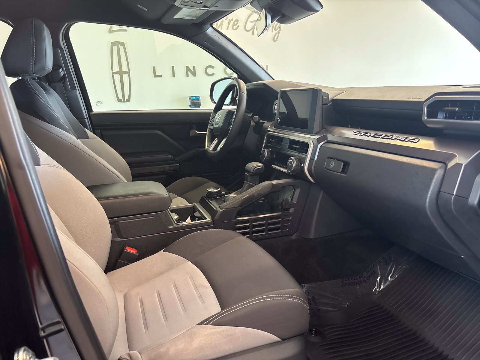 Used 2025 Toyota Tacoma TRD Sport AWD/4WD image 6