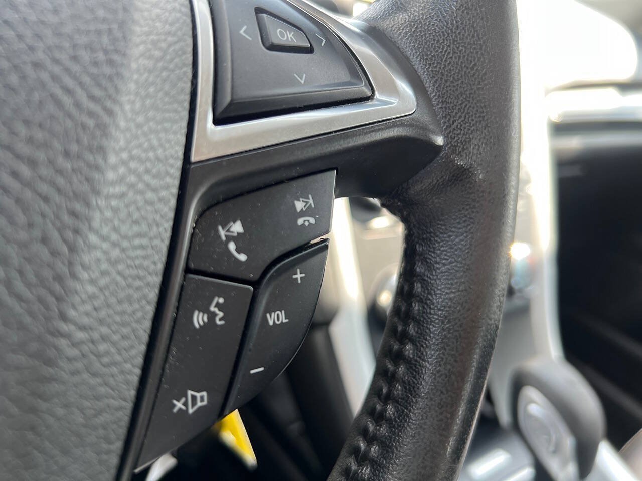 Used 2016 Ford Fusion SE w/ Equipment Group 201A FWD image 18