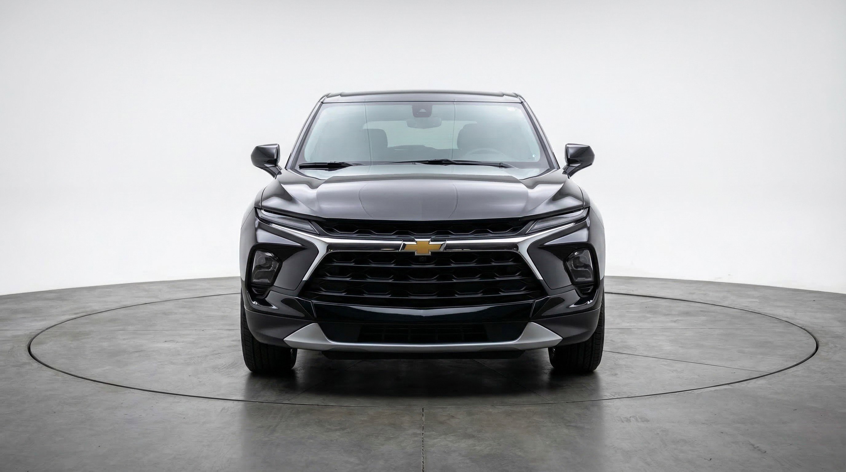 Used 2025 Chevrolet Blazer LT FWD image 2
