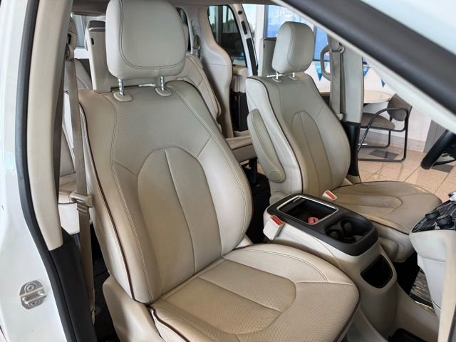 Used 2018 Chrysler Pacifica Limited w/ Tire & Wheel Group image 27