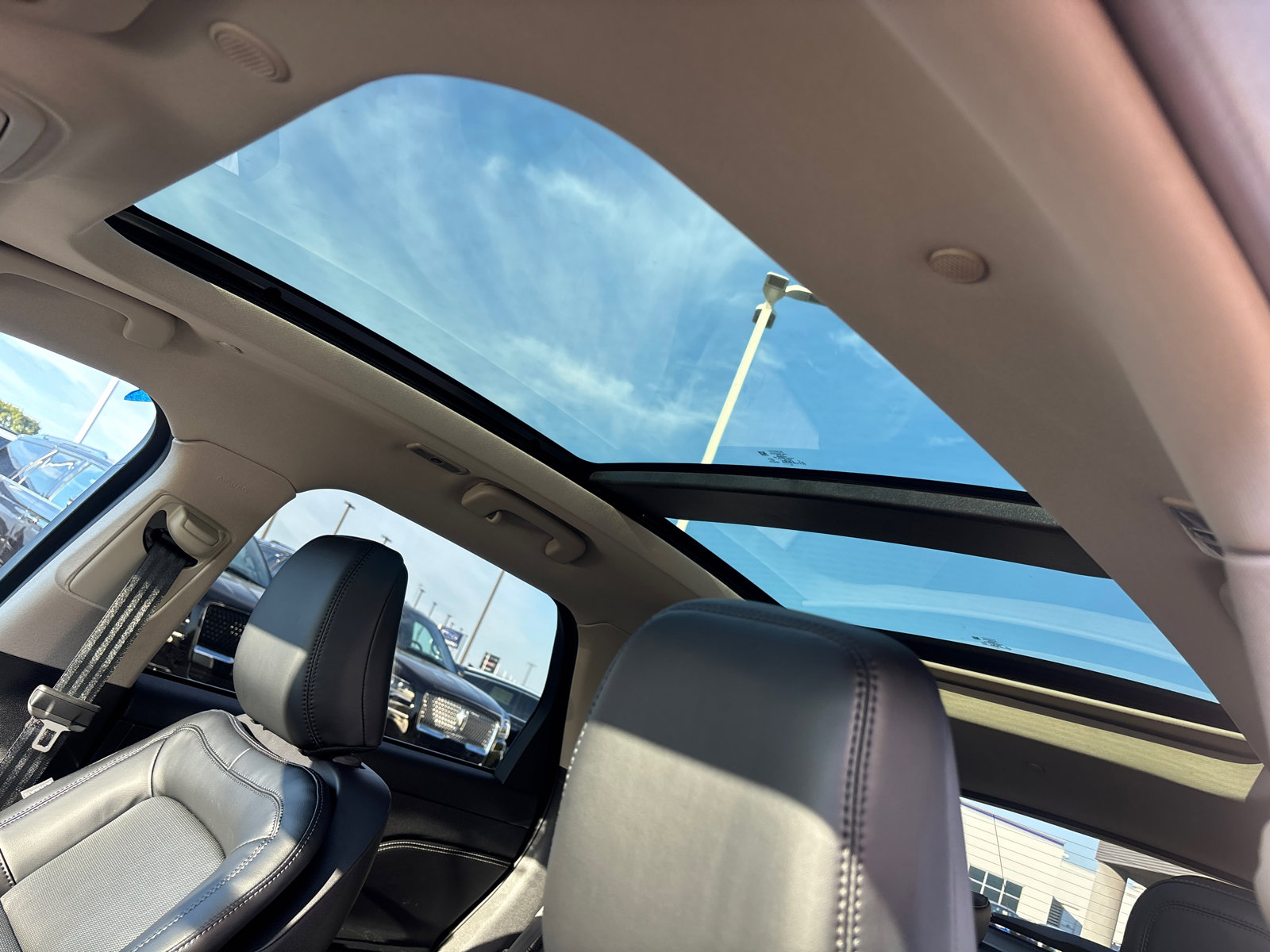 New 2026 Lincoln Corsair Reserve w/ Rear Removable Package Tray image 26